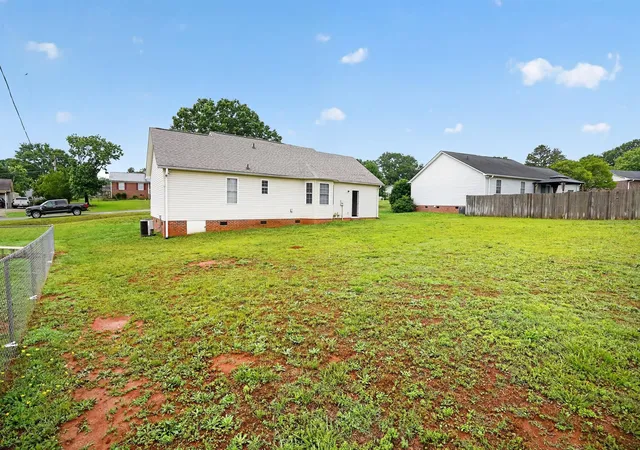 Photo 3 of Single family home for sale at 2202 Rolling Green Rd, Anderson, SC 29621 | MLS# 2613789 | Listing updated on 2026-09-04