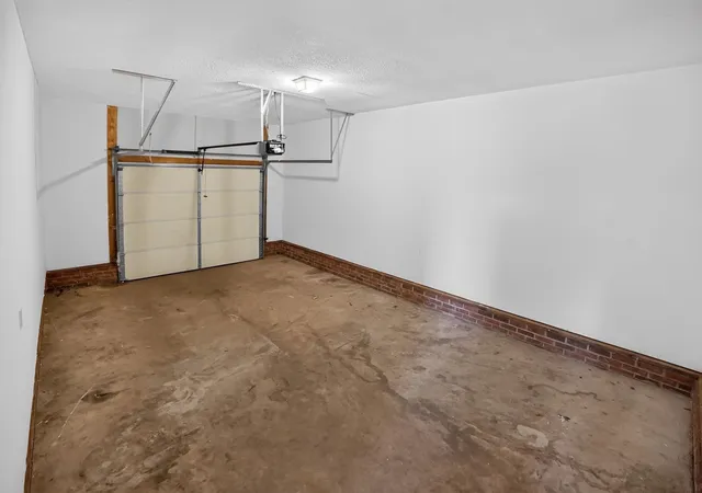 Photo 4 of Single family home for sale at 2202 Rolling Green Rd, Anderson, SC 29621 | MLS# 2613789 | Listing updated on 2026-09-04