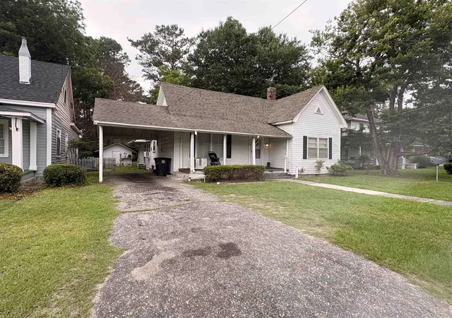 Photo 1 of Single family home for sale at 319 N Main St, Mullins, SC 29574 | MLS# 2614812 | Listing updated on 2026-10-04
