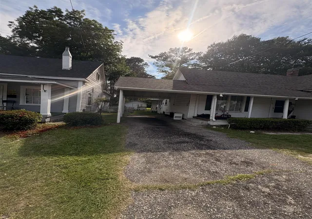 Photo 3 of Single family home for sale at 319 N Main St, Mullins, SC 29574 | MLS# 2614812 | Listing updated on 2026-10-04