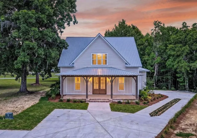 Photo 2 of Sale Pending at 541 Oak Lawn Rd, Georgetown, SC 29440 | MLS# 2614960 | Listing updated on 2026-09-04