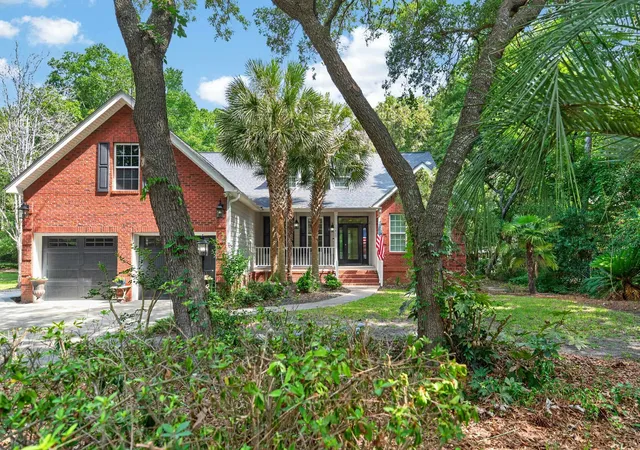 Photo 2 of Single family home for sale at 1220 Crooked Oak Dr, Pawleys Island, SC 29585 | MLS# 2616058 | Listing updated on 2026-10-05