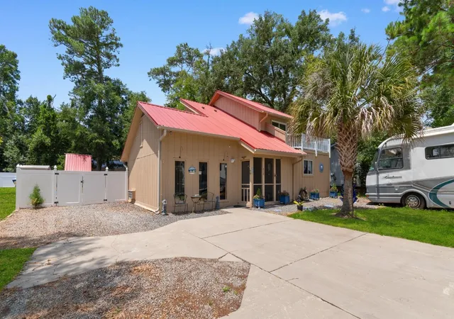 Photo 1 of Single family home for sale at 415 17th Avenue N, Surfside Beach, SC 29575 | MLS# 2616131 | Listing updated on 2026-09-09