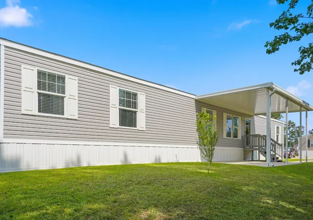 Photo 3 of Manufactured home for sale at 201 Air Strm Dr, Myrtle Beach, SC 29577 | MLS# 2616212 | Listing updated on 2026-09-13