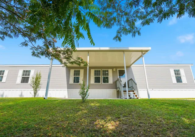Photo 3 of Manufactured home for sale at 201 Air Strm Dr, Myrtle Beach, SC 29577 | MLS# 2616212 | Listing updated on 2026-09-13