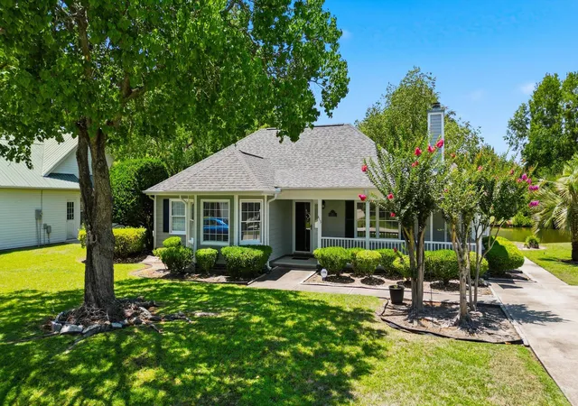 Photo 1 of Single family home for sale at 415 Lake Park Dr, Myrtle Beach, SC 29588 | MLS# 2616782 | Listing updated on 2026-09-14