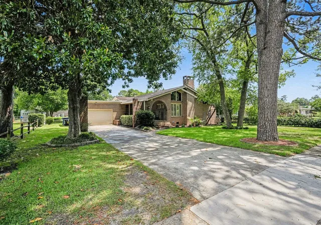 Photo 3 of Sale Pending at 7608 Kingswood Dr, Myrtle Beach, SC 29572 | MLS# 2617150 | Listing updated on 2026-09-01