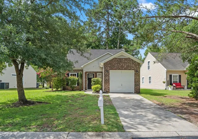 Photo 1 of Single family home for sale at 121 Bellegrove Dr, Myrtle Beach, SC 29579 | MLS# 2617816 | Listing updated on 2026-09-09
