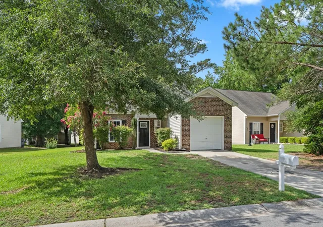 Photo 2 of Single family home for sale at 121 Bellegrove Dr, Myrtle Beach, SC 29579 | MLS# 2617816 | Listing updated on 2026-09-09