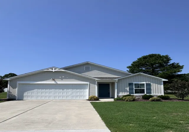 Photo 1 of Single family home for sale at 807 Sw Fox St, Shallotte, NC 28470 | MLS# 2618331 | Listing updated on 2026-09-04