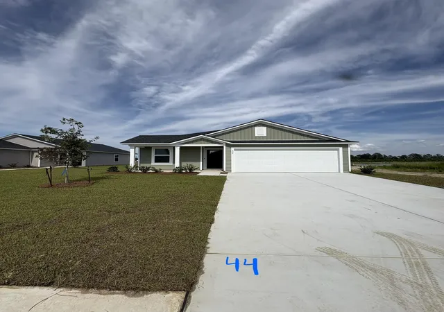 Photo 1 of Sale Pending at 604 Shady Ridge Dr, Loris, SC 29569 | MLS# 2618370 | Listing updated on 2026-09-10