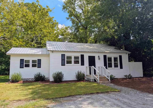 Single family home for sale at 417 S Magnolia Ave, Andrews, SC 29510 | MLS# 2618371