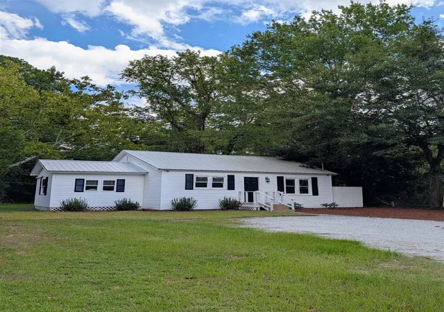 Photo 2 of Single family home for sale at 417 S Magnolia Ave, Andrews, SC 29510 | MLS# 2618371 | Listing updated on 2026-09-13