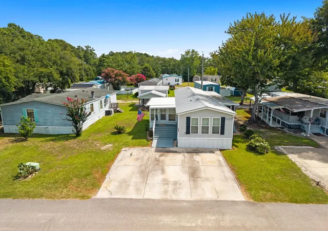 Photo 2 of Manufactured home for sale at 1672 Ursa Minor Dr, Myrtle Beach, SC 29575 | MLS# 2618585 | Listing updated on 2026-09-08