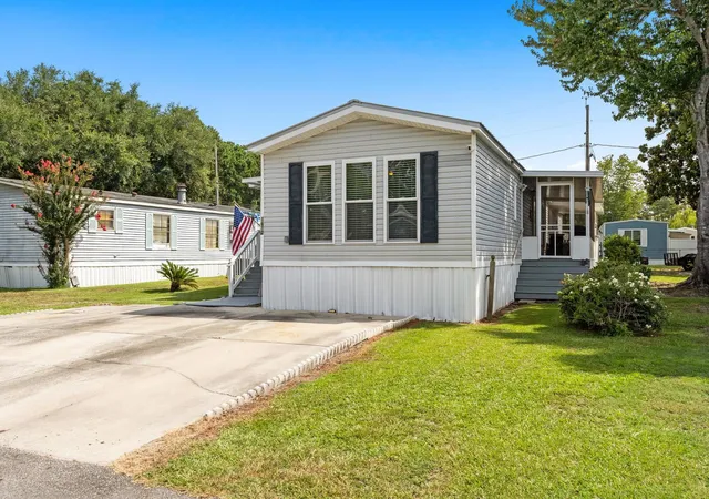 Photo 3 of Manufactured home for sale at 1672 Ursa Minor Dr, Myrtle Beach, SC 29575 | MLS# 2618585 | Listing updated on 2026-09-08