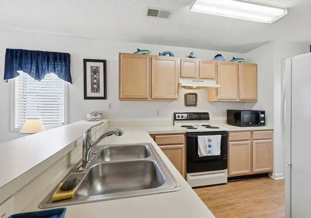 Listing Photo 5 - Condo for sale in building located at 1230 White Tree Ln, Myrtle Beach, SC 29588 - Unit #40-N