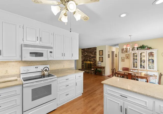 Photo 4 of Single family home for sale at 655 5th Avenue N, Surfside Beach, SC 29575 | MLS# 2618697 | Listing updated on 2026-09-09