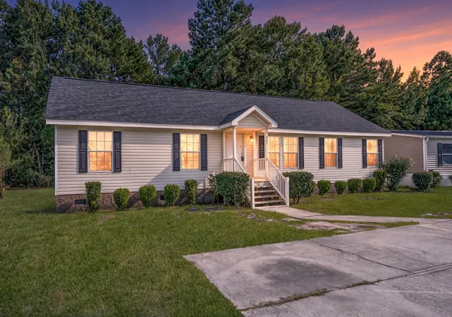Photo 2 of Single family home for sale at 405 Overcrest St, Myrtle Beach, SC 29579 | MLS# 2618850 | Listing updated on 2026-10-22
