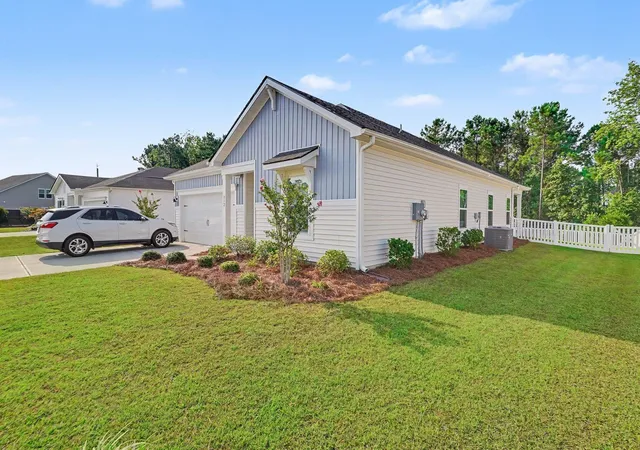Photo 3 of Single family home for sale at 812 Sandy Side Dr, Little River, SC 29566 | MLS# 2618948 | Listing updated on 2026-09-03