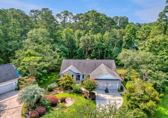 Photo 2 of Single family home for sale at 25 Saint Julian Ct, Pawleys Island, SC 29585 | MLS# 2619081 | Listing updated on 2026-09-28