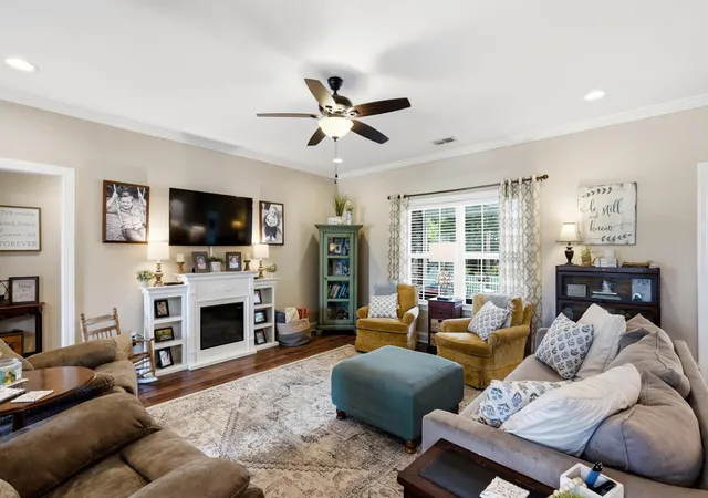 Photo 4 of Single family home for sale at 124 Old English Rd, Galivants Ferry, SC 29544 | MLS# 2619186 | Listing updated on 2026-09-09