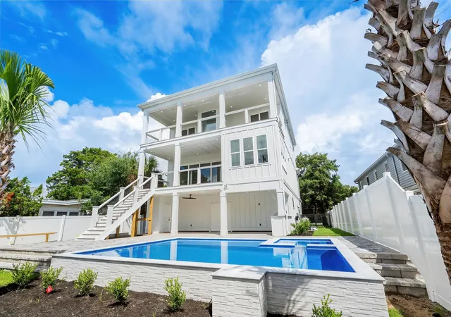 Photo 3 of Single family home for sale at 2503 Holly Dr, North Myrtle Beach, SC 29582 | MLS# 2619570 | Listing updated on 2026-09-10
