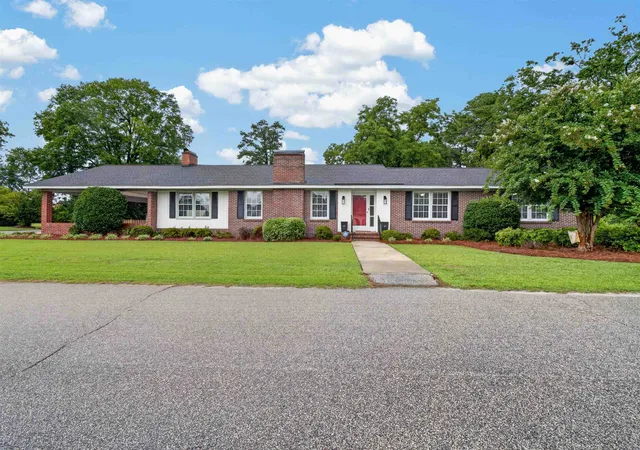 Photo 1 of Single family home for sale at 300 E Lloyd St, Mullins, SC 29574 | MLS# 2619777 | Listing updated on 2026-10-05