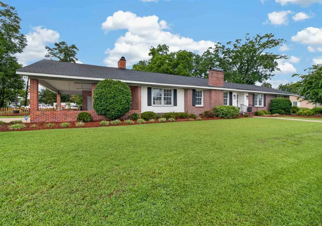 Photo 2 of Single family home for sale at 300 E Lloyd St, Mullins, SC 29574 | MLS# 2619777 | Listing updated on 2026-10-05
