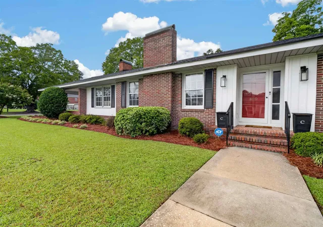 Photo 3 of Single family home for sale at 300 E Lloyd St, Mullins, SC 29574 | MLS# 2619777 | Listing updated on 2026-10-05