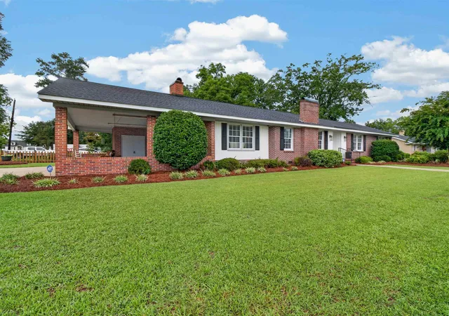 Photo 3 of Single family home for sale at 300 E Lloyd St, Mullins, SC 29574 | MLS# 2619777 | Listing updated on 2026-10-05