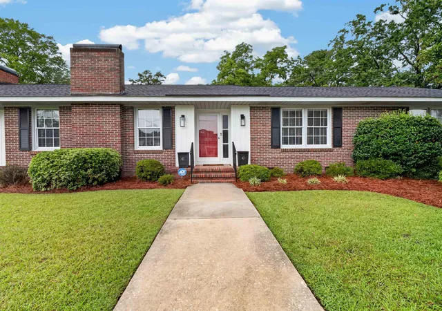 Photo 4 of Single family home for sale at 300 E Lloyd St, Mullins, SC 29574 | MLS# 2619777 | Listing updated on 2026-10-05