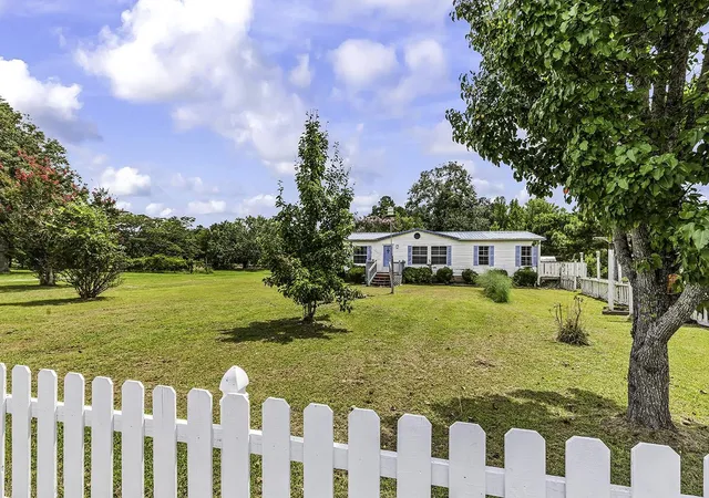 Photo 2 of Manufactured home for sale at 1578 Cay Rd, Loris, SC 29569 | MLS# 2619845 | Listing updated on 2026-09-13
