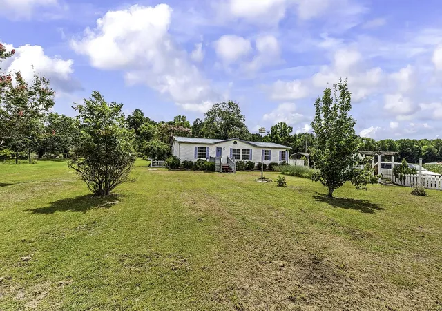 Photo 3 of Manufactured home for sale at 1578 Cay Rd, Loris, SC 29569 | MLS# 2619845 | Listing updated on 2026-09-13