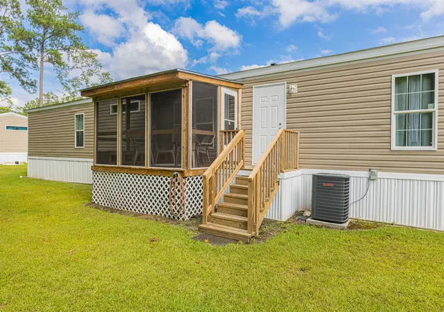 Photo 3 of Manufactured home for sale at 301 Allison Ct, Conway, SC 29526 | MLS# 2619854 | Listing updated on 2026-09-22