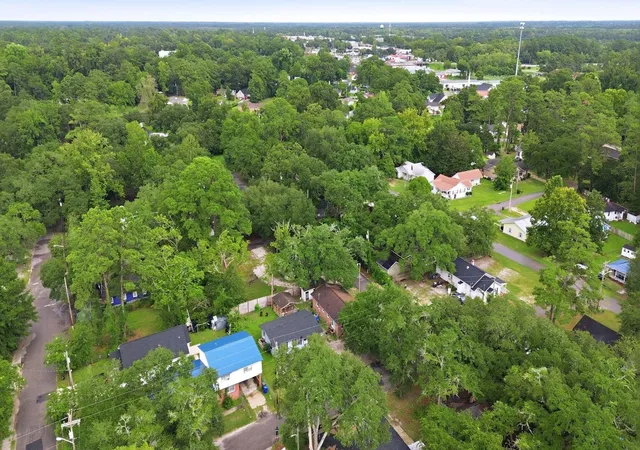 Photo 3 of Single family home for sale at 504 Ridge St, Conway, SC 29527 | MLS# 2619870 | Listing updated on 2026-09-09