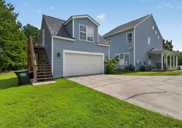 Photo 2 of Single family home for sale at 608 College Park Cir, Bluffton, SC 29909 | MLS# 2620164 | Listing updated on 2026-09-30