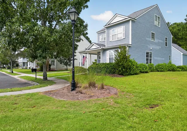 Photo 3 of Single family home for sale at 608 College Park Cir, Bluffton, SC 29909 | MLS# 2620164 | Listing updated on 2026-09-30