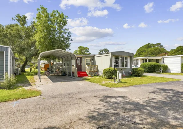 Photo 3 of Manufactured home for sale at 155 Ridgeway Loop, Murrells Inlet, SC 29576 | MLS# 2620216 | Listing updated on 2026-10-01