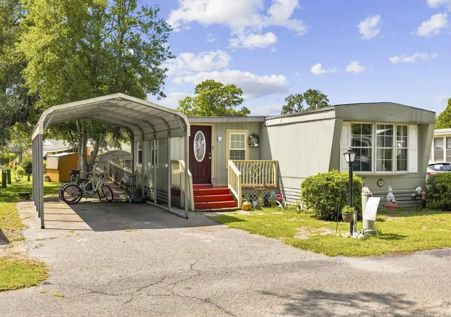 Photo 3 of Manufactured home for sale at 155 Ridgeway Loop, Murrells Inlet, SC 29576 | MLS# 2620216 | Listing updated on 2026-10-01