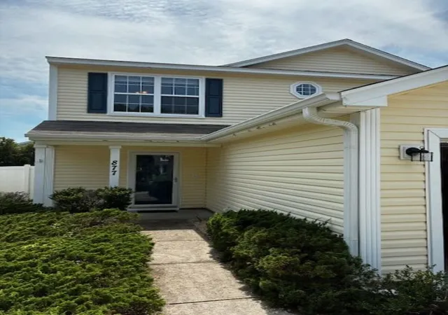 Photo 3 of Sale Pending at 877 Silvercrest Dr, Myrtle Beach, SC 29579 | MLS# 2620449 | Listing updated on 2026-09-02