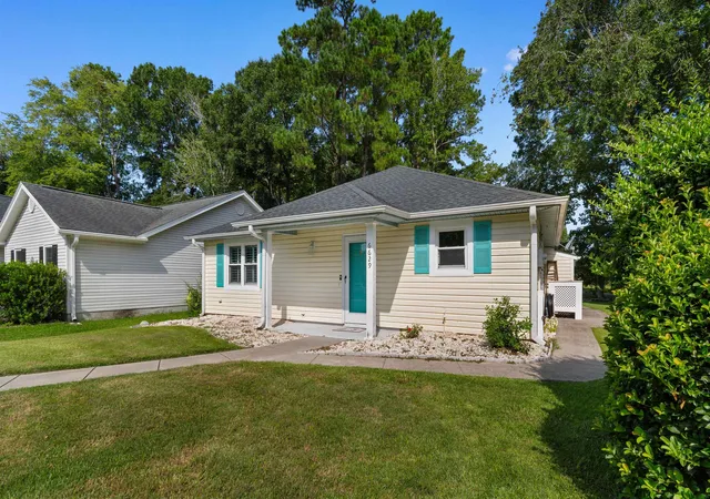 Photo 3 of Sale Pending at 6629 E Sweetbriar Trl, Myrtle Beach, SC 29588 | MLS# 2620465 | Listing updated on 2026-10-03