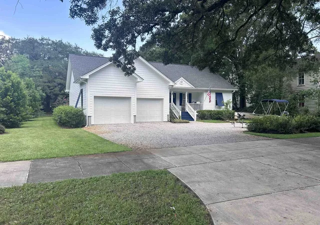 Photo 2 of Single family home for sale at 1528 Winyah St, Georgetown, SC 29440 | MLS# 2620467 | Listing updated on 2026-09-07