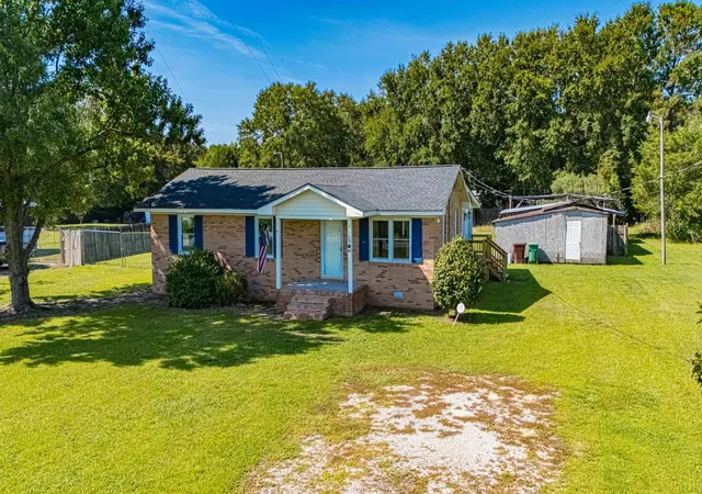 Photo 2 of Sale Pending at 325 Grices Fry Ct, Mullins, SC 29574 | MLS# 2620610 | Listing updated on 2026-09-05