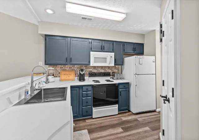 Listing Photo 4 - Condo for sale in building located at 489 White River Dr, Myrtle Beach, SC 29579 - Unit #29 H