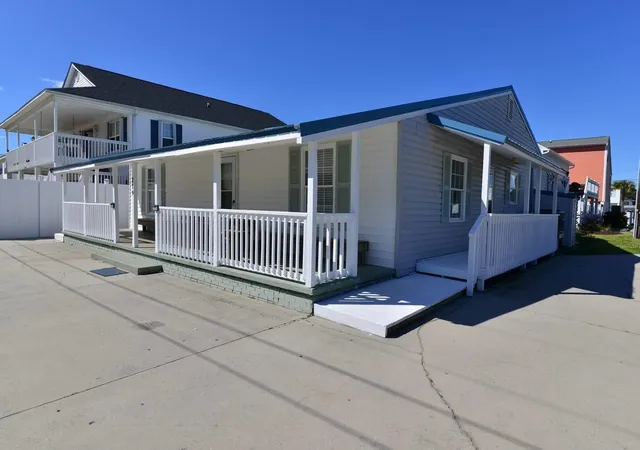 Photo 3 of Single family home for sale at 219 27th Ave N, North Myrtle Beach, SC 29582 | MLS# 2620810 | Listing updated on 2026-09-04