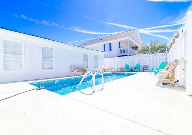 Photo 3 of Single family home for sale at 219 27Th Ave N, North Myrtle Beach, SC 29582 | MLS# 2620810 | Listing updated on 2026-09-29