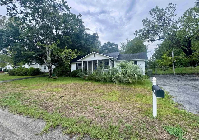 Photo 3 of Sale Pending at 103 E Elmwood St, Andrews, SC 29510 | MLS# 2621068 | Listing updated on 2026-09-10