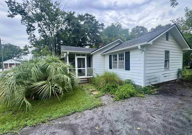 Photo 4 of Sale Pending at 103 E Elmwood St, Andrews, SC 29510 | MLS# 2621068 | Listing updated on 2026-09-10