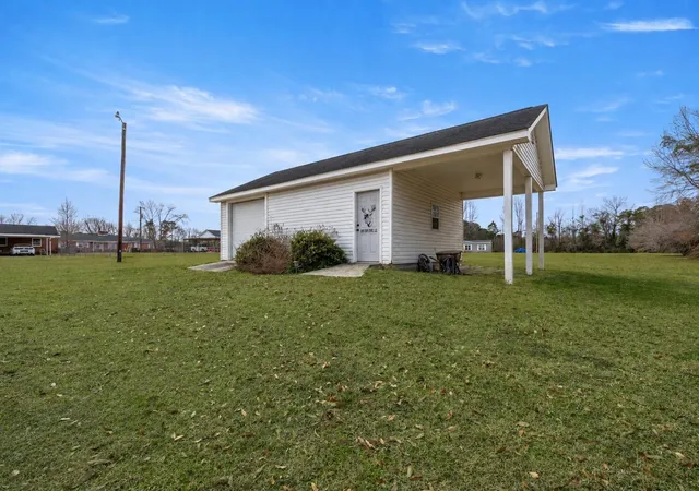 Photo 3 of Single family home for sale at 3813 West Marion St, Mullins, SC 29574 | MLS# 2621186 | Listing updated on 2026-09-26