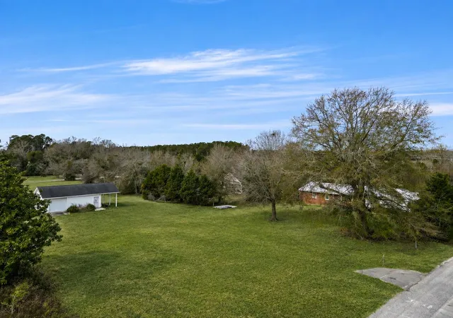 Photo 3 of Single family home for sale at 3813 West Marion St, Mullins, SC 29574 | MLS# 2621186 | Listing updated on 2026-09-26